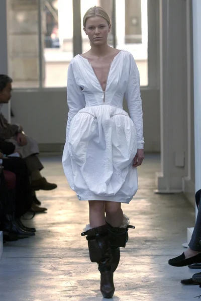 Look 16